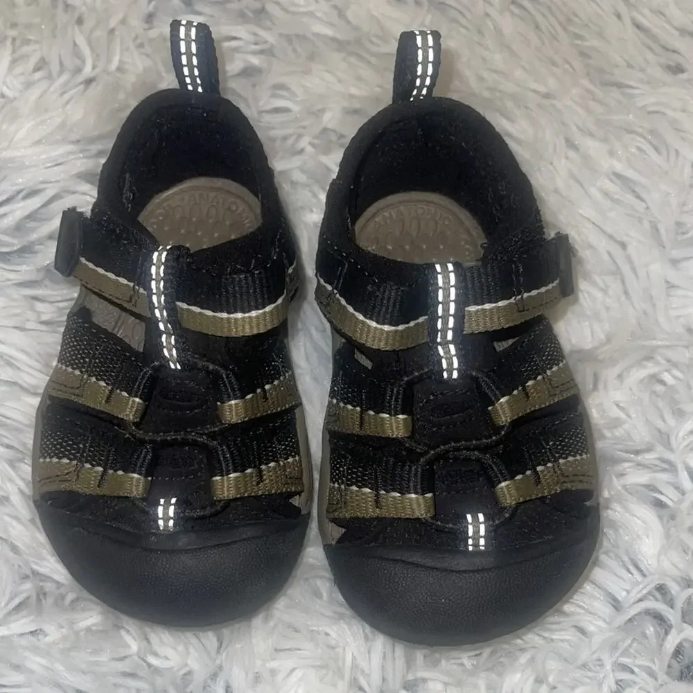 Keen black tan size 4 water‎ shoes
